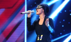 Anh Thúy Mây Trắng đòi tự tử, xin rút khỏi X-Factor